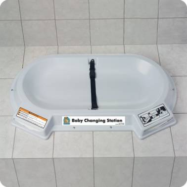 Bobrick Koala Kare Horizontale Wickelkommode auf der Arbeitsplatte