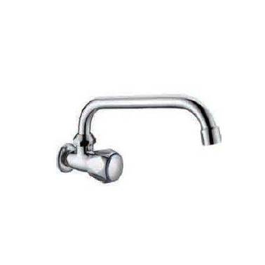 Einzel-Wandwasserhahn der Marke Komercia mit langem Auslauf