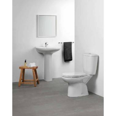 Komplette Toilette mit A / I-Spülkasten und Thermoplast-Sitz und